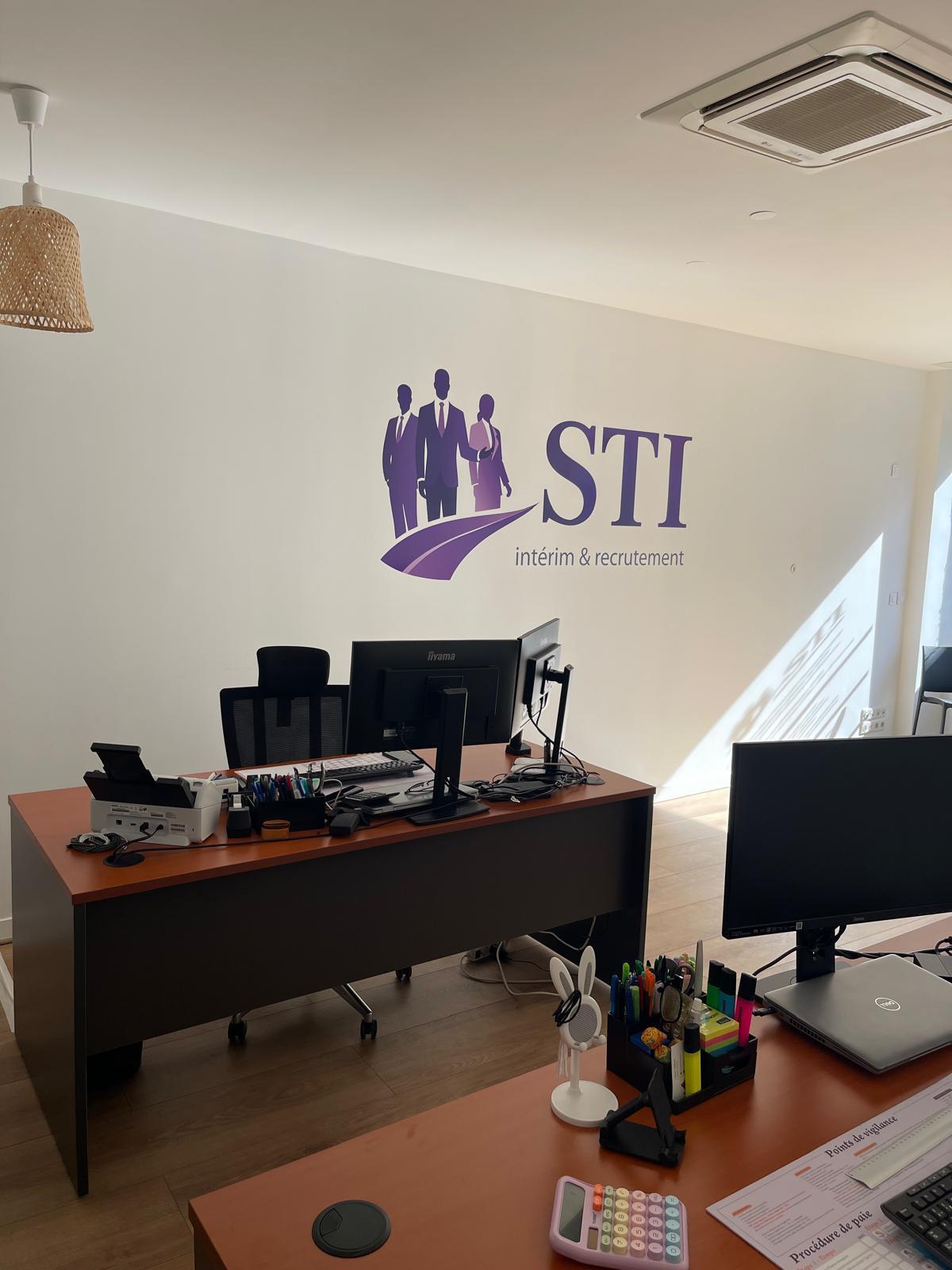 Interieur de l'agence STI Intérim 